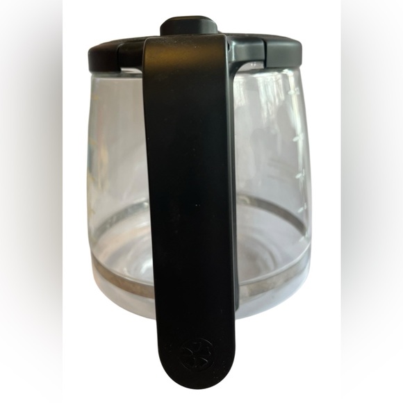 Mr. Coffee 12 cup glass coffee carafe with black handle and top - Picture 3 of 6